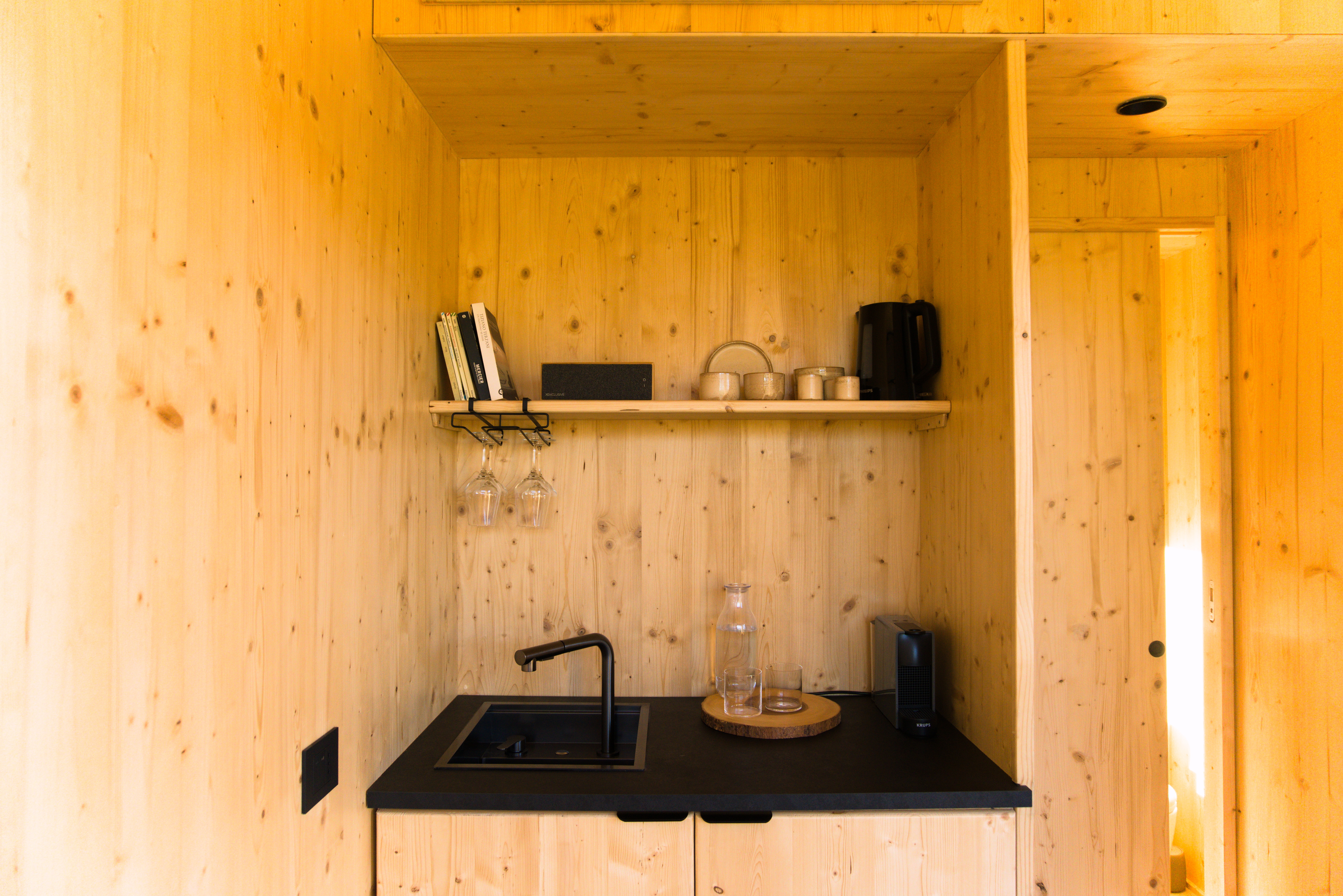 Dettaglio della cucina nella tiny house